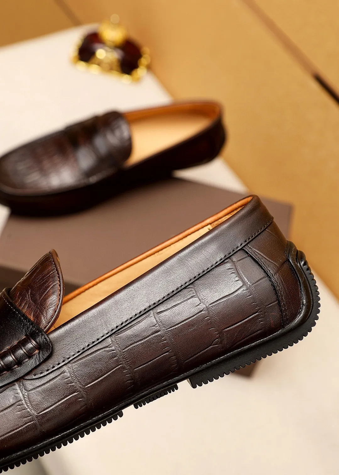 Men's Men's Shoes 💰: 420 💐BV Men's Slip-on Shoes® [BOTTEGA VENETA] Official website counter new model, one-to-one mold opening ⚠Italian calfskin embossed ➕Cow 🐂 leather lining. Driving slip-ons, available at counters, sizes 39-44 (38.45🉑️customized)